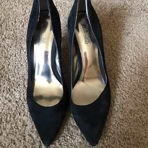 Carlos Santana 7 1/2 pointed toe pumps
